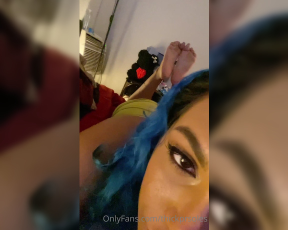 Thickpuertoricansoles aka Thickprsoles OnlyFans - In the pose & hangin tits