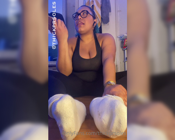 Thickpuertoricansoles aka Thickprsoles OnlyFans - Stinky feets and sweaty tits