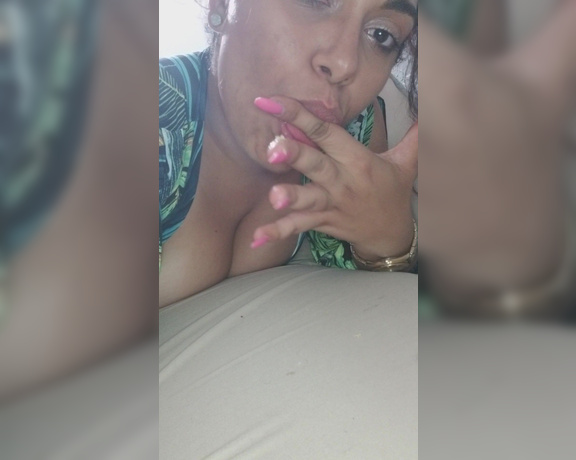 Thickpuertoricansoles aka Thickprsoles OnlyFans - Hmm who has a hand mouth fetish watch me suck my ice cream fingers and titts!