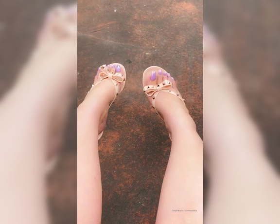 Goddess Miia aka Goddessmiia OnlyFans - Them dangles thooo!! I love hearing my flip flop slap against my soles