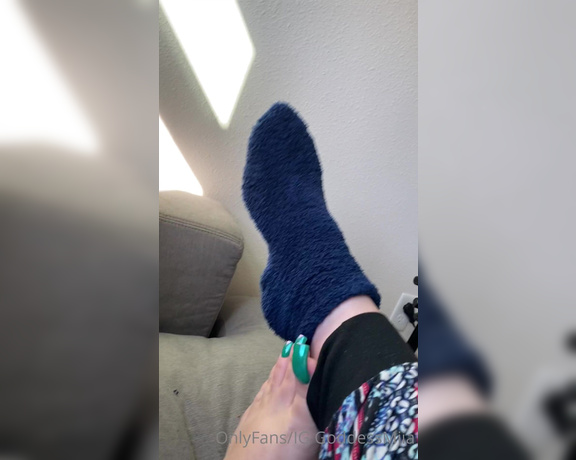 Goddess Miia aka Goddessmiia OnlyFans - Waiting for laundry to be done