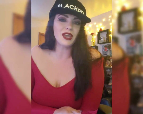 ANACONDA NOIRE aka Anacondanoire OnlyFans - Cant argue with a Queen in an official Blackedd hat