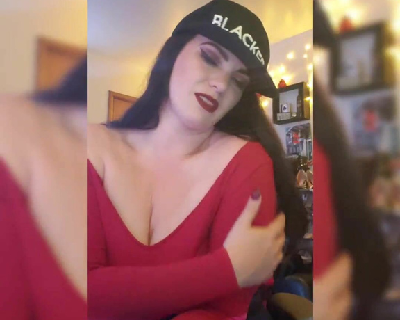 ANACONDA NOIRE aka Anacondanoire OnlyFans - Cant argue with a Queen in an official Blackedd hat