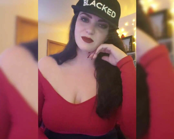 ANACONDA NOIRE aka Anacondanoire OnlyFans - Cant argue with a Queen in an official Blackedd hat