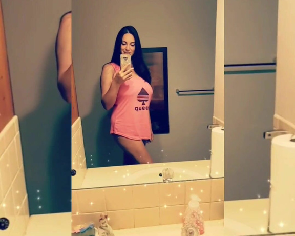 ANACONDA NOIRE aka Anacondanoire OnlyFans - Soon youll be seeing this cute QOS and Snowbunny Gang shirts not only on hot Moms but their sexy