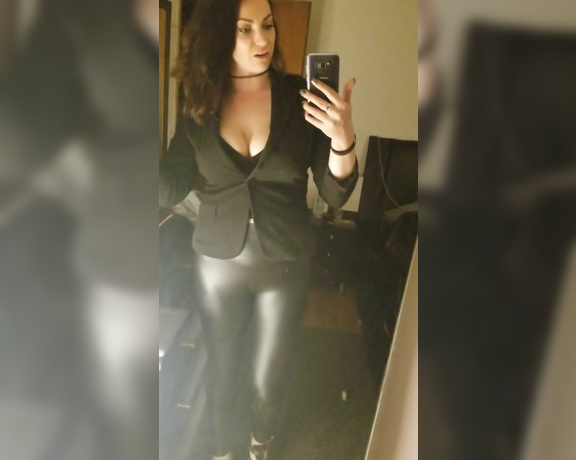 ANACONDA NOIRE aka Anacondanoire OnlyFans - Do your job while I enjoy a sexy night out Cuck funded cocktails always taste better