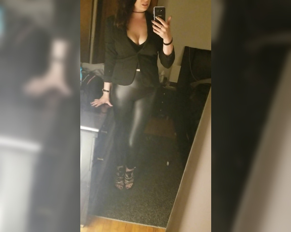 ANACONDA NOIRE aka Anacondanoire OnlyFans - Do your job while I enjoy a sexy night out Cuck funded cocktails always taste better