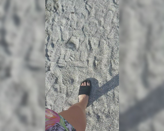 ANACONDA NOIRE aka Anacondanoire OnlyFans - Beachbunny toes for My foot freaks to dream of cleaning