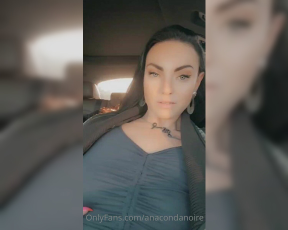 ANACONDA NOIRE aka Anacondanoire OnlyFans - Showing off juicy tits on the highway