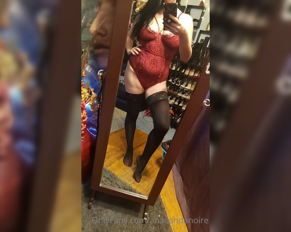 ANACONDA NOIRE aka Anacondanoire OnlyFans - Weak for Goddess legs and toes in nylons