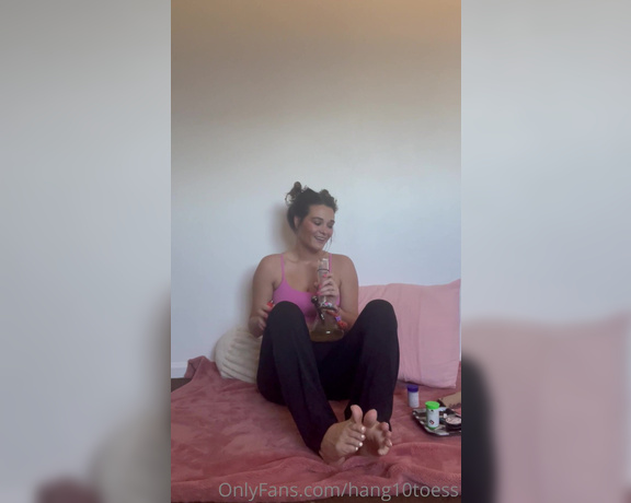 Linzi Little aka Hang10toess OnlyFans - Happy Valentine’s Day my sweet footboys! Here’s a video of me looking cute and showing off my soles