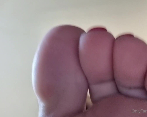 Prii Feet aka Prii_feet OnlyFans - Quero voc imaginando meus ps, solas gostosas em voc! Cheira meus ps at gozar