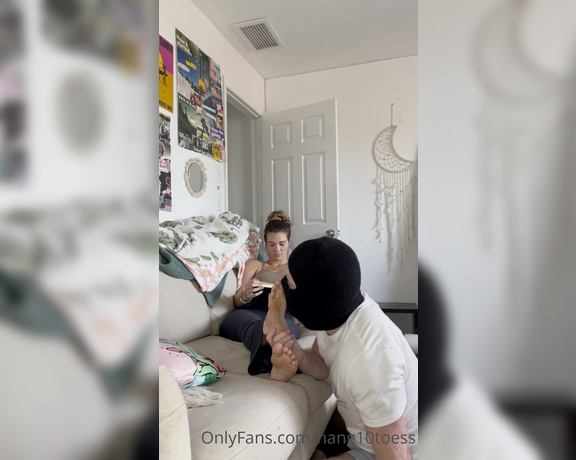 Linzi Little aka Hang10toess OnlyFans - As promised… watch him serve me the way you wish you could footboy