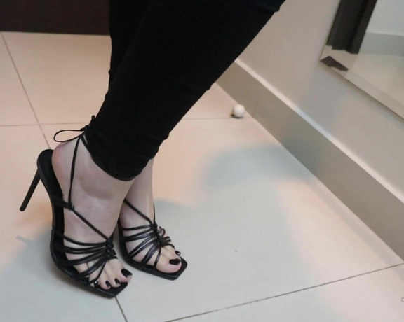 Prii Feet aka Prii_feet OnlyFans - Novo vdeo de footworship Lambendo meus ps bem gostoso