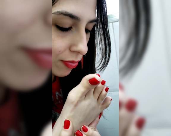 Prii Feet aka Prii_feet OnlyFans - I love it! Come suck with me! Vem chupar esse p gostoso comigo