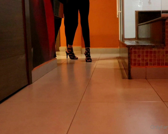 Prii Feet aka Prii_feet OnlyFans - NEW VIDEO Part 1  Showing the high heels with @daniitrix Mostrando os nossos ps no salto alto