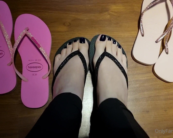 Prii Feet aka Prii_feet OnlyFans - Showing my new flip flops