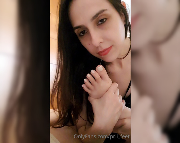 Prii Feet aka Prii_feet OnlyFans - NEW VIDEO  SPIT Eu adoro fazer spit, cuspir nos meus ps e dar para voc lamber ento, demais!