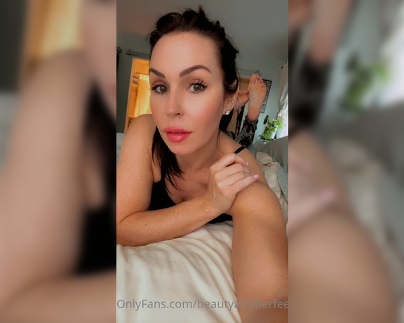 Beautyandherfeetz aka Beautyandherfeetz OnlyFans - Just poppin’ in to show my pretty facccee, I mean FEET you know those neglected things back ther