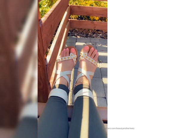 Beautyandherfeetz aka Beautyandherfeetz OnlyFans - These sandals look  on butt uffffff my feet were so sweaty after wearing these all day in the