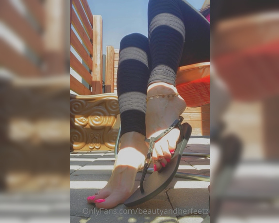 Beautyandherfeetz aka Beautyandherfeetz OnlyFans - T Strap footplay with foot jewelry I was having a hard af time picking a short clip of this for