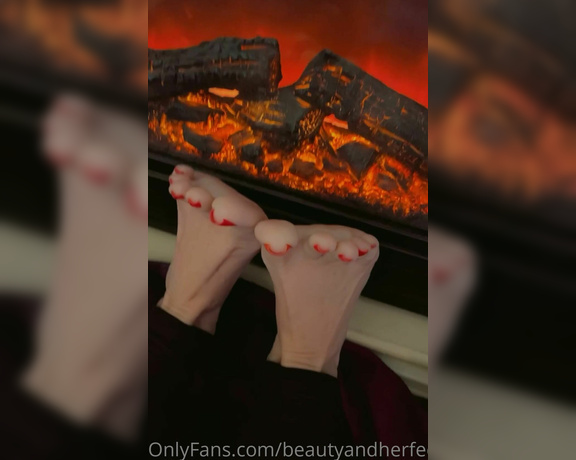 Beautyandherfeetz aka Beautyandherfeetz OnlyFans - I need a human heater AND a camera man but I guess this will work for heating up these tootsies