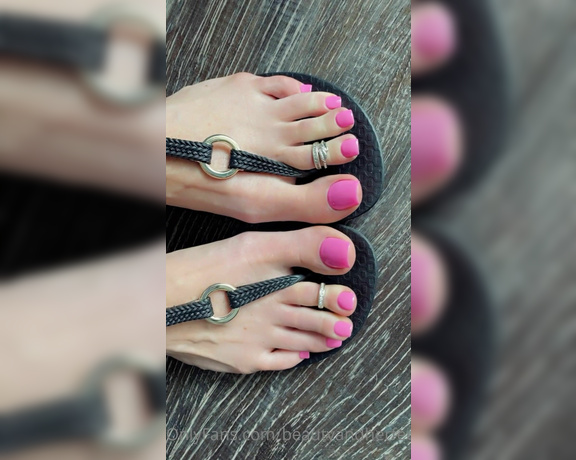 Beautyandherfeetz aka Beautyandherfeetz OnlyFans - Finally got in for a pedicure sneak peek of the new color and some double stacked toe rings