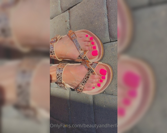 Beautyandherfeetz aka Beautyandherfeetz OnlyFans - New sandals and a touch of soles how did each of you find my page IG, TikTok, only fans suggestion