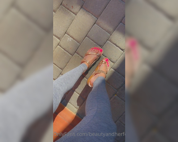 Beautyandherfeetz aka Beautyandherfeetz OnlyFans - New sandals and a touch of soles how did each of you find my page IG, TikTok, only fans suggestion