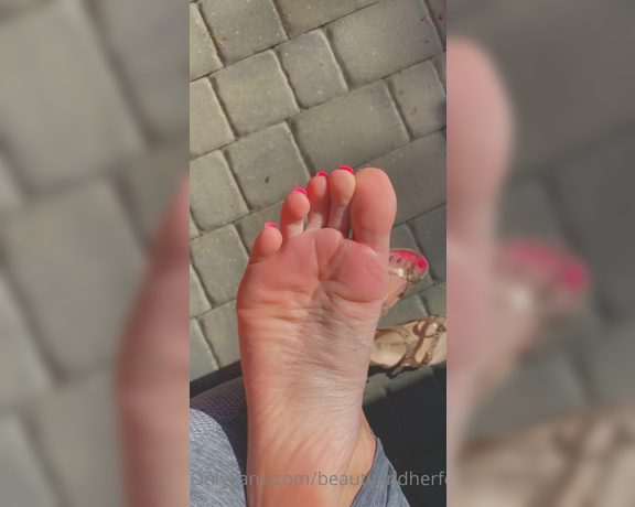 Beautyandherfeetz aka Beautyandherfeetz OnlyFans - New sandals and a touch of soles how did each of you find my page IG, TikTok, only fans suggestion