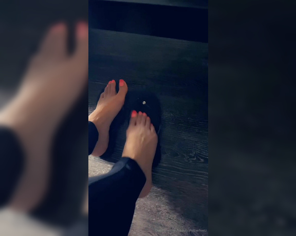 Beautyandherfeetz aka Beautyandherfeetz OnlyFans - I can’t get enough of these ombr toes! I went to the chiropractor today and even he noticed