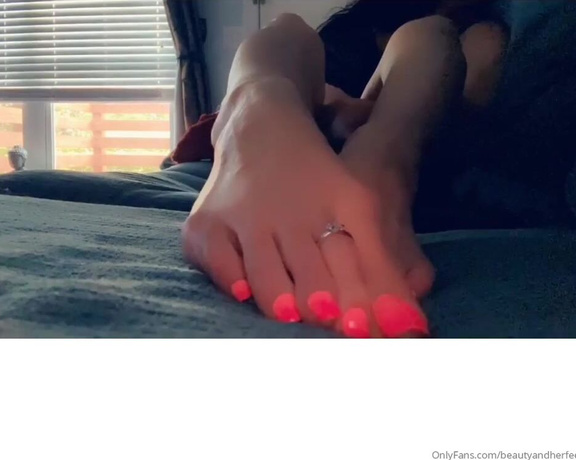 Beautyandherfeetz aka Beautyandherfeetz OnlyFans - These feet need a good massage and pedicure