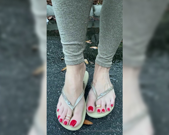 Beautyandherfeetz aka Beautyandherfeetz OnlyFans - Made a soles POV but it won’t upload so here’s a CRISP outdoors close up vid! I’ll try and post