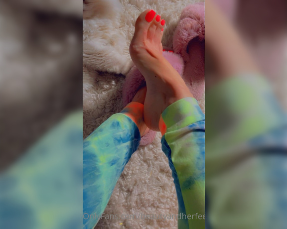 Beautyandherfeetz aka Beautyandherfeetz OnlyFans - Someone asked for a dry soles video where I rub my feet together This is the driest I can get