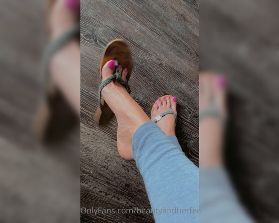 Beautyandherfeetz aka Beautyandherfeetz OnlyFans - Pretty in pink pedicure! My POV flip flop dangle