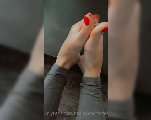 Beautyandherfeetz aka Beautyandherfeetz OnlyFans - Classic cherry red toes and grey sweats I can never truly describe why feet can be so pretty and