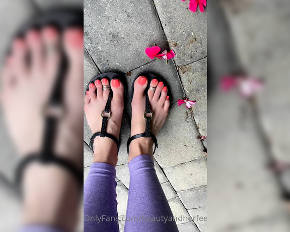 Beautyandherfeetz aka Beautyandherfeetz OnlyFans - Little wobbly and a short clip but these looked too milky not to share!