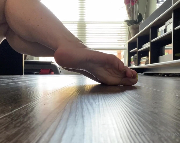 Beautyandherfeetz aka Beautyandherfeetz OnlyFans - Toe popping and toe spreads yousss know who you are that asked for these