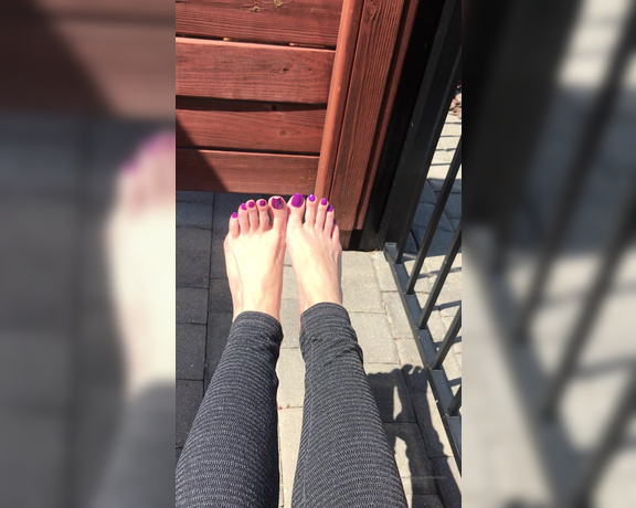 Beautyandherfeetz aka Beautyandherfeetz OnlyFans - And a little clip of these purple beauties! I can’t help but also look at the shadows my feet