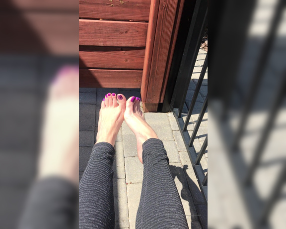 Beautyandherfeetz aka Beautyandherfeetz OnlyFans - And a little clip of these purple beauties! I can’t help but also look at the shadows my feet