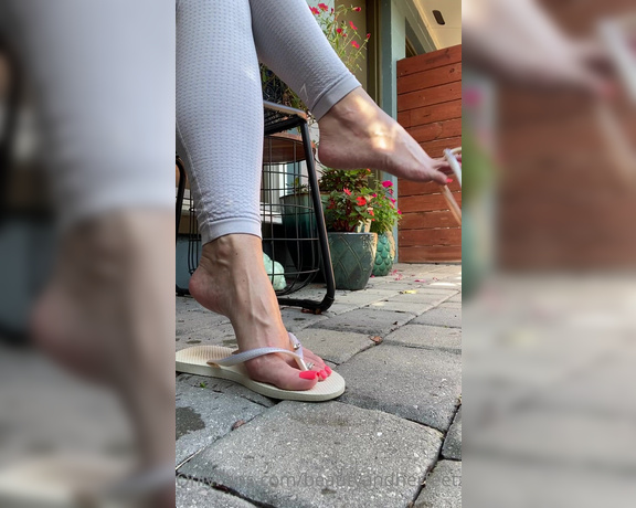 Beautyandherfeetz aka Beautyandherfeetz OnlyFans - You know you love watching how my feet move