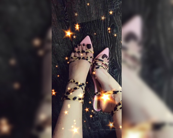 Beautyandherfeetz aka Beautyandherfeetz OnlyFans - Chocolate toes and leopard heels