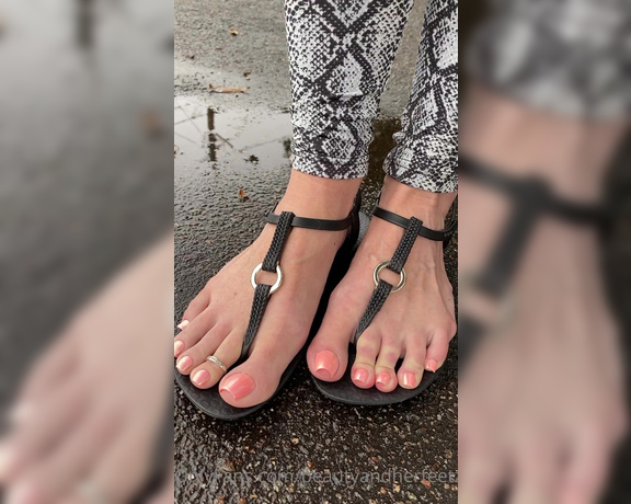 Beautyandherfeetz aka Beautyandherfeetz OnlyFans - I can’t stop looking at this pedicure looks like pink satin sheets