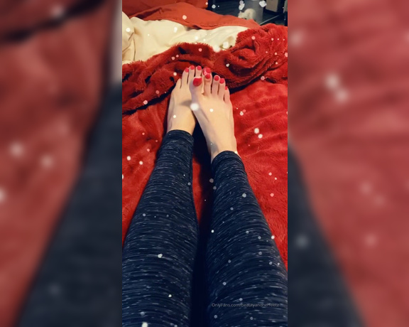 Beautyandherfeetz aka Beautyandherfeetz OnlyFans - Any foot warmers in here Yes I changed colors and might add bling!