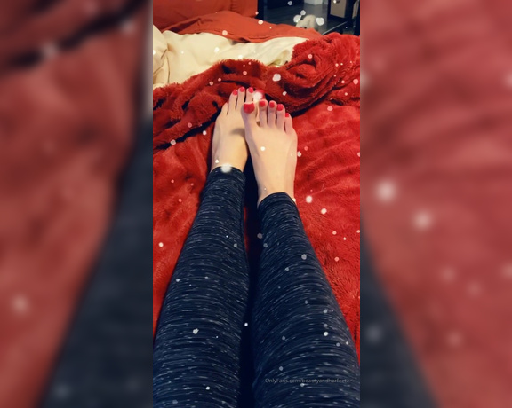 Beautyandherfeetz aka Beautyandherfeetz OnlyFans - Any foot warmers in here Yes I changed colors and might add bling!