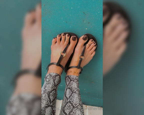 Beautyandherfeetz aka Beautyandherfeetz OnlyFans - This pedicure with these leggings and sandals was exotic and luxurious all in one