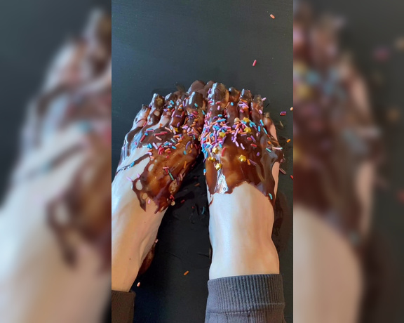 Beautyandherfeetz aka Beautyandherfeetz OnlyFans - What’s better than chocolate toes Chocolate toes with SPRINKSSSSS of course