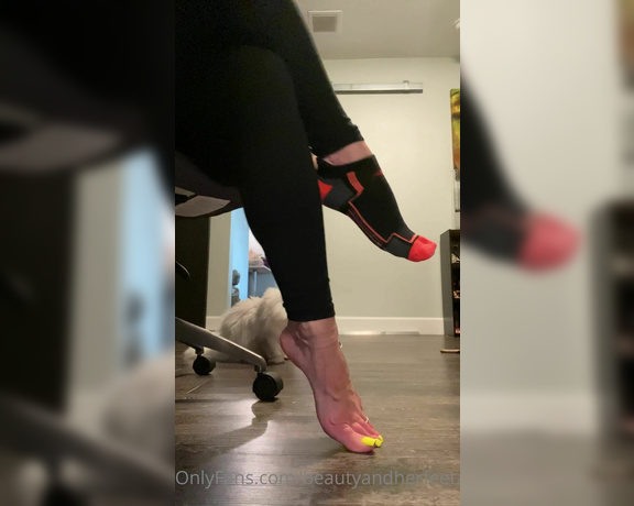 Beautyandherfeetz aka Beautyandherfeetz OnlyFans - Red hot and veiny post workout sock removal Even Virtue