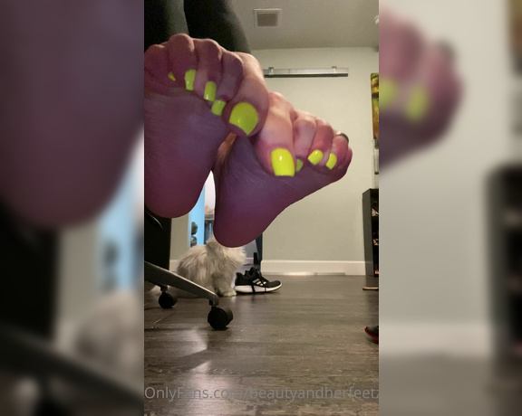 Beautyandherfeetz aka Beautyandherfeetz OnlyFans - Red hot and veiny post workout sock removal Even Virtue