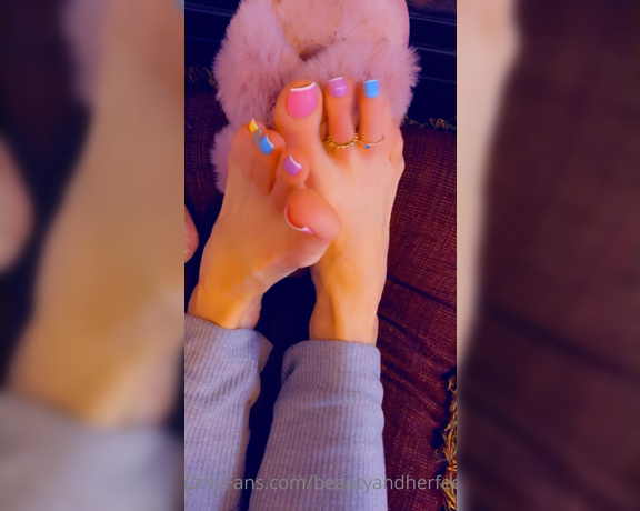 Beautyandherfeetz aka Beautyandherfeetz OnlyFans - Feet heat in these cozy slippers after I warm these up I’m going to smother your face with them